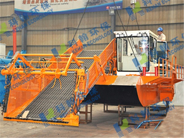 Garbage salvage Ship