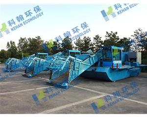 Aquatic Cleaning Boat