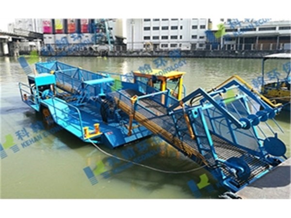 Water hyacinth Collecting boat