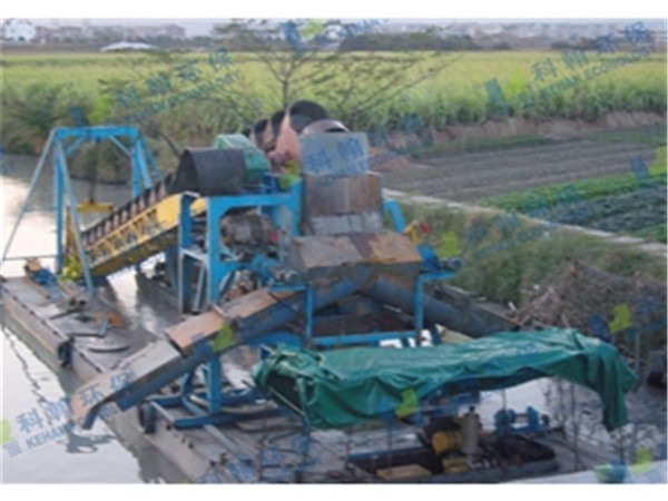 The bucket dredger is digging