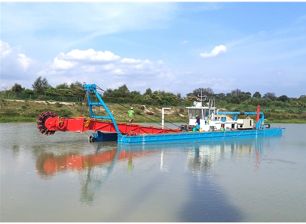 Bucket wheel dredger