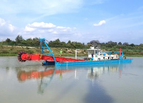 Bucket wheel dredger