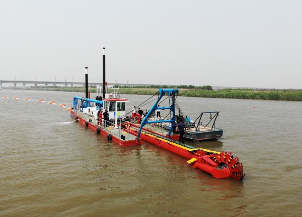 Bucket wheel dredger