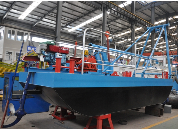 Multi-functional working ship assist to dredgers