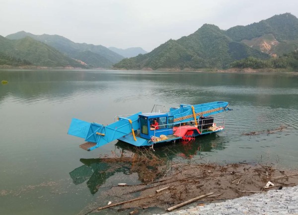 Full Automatic Aquatic plant harvesting vessel