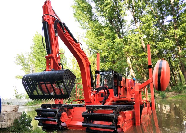 Amphibious Multifunction Dredger With Crawler