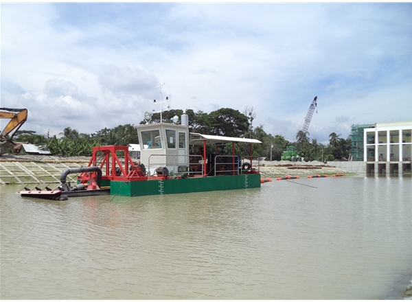 Corkscrew dredging ship