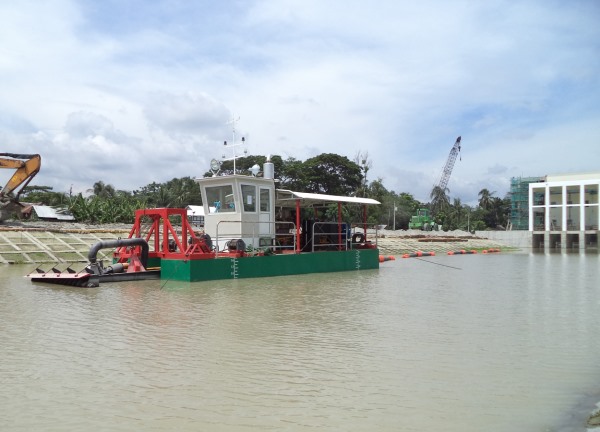Corkscrew dredging ship