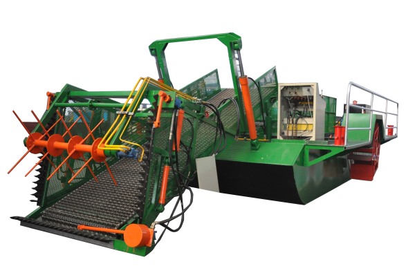 Aquatic Cleaning Boat