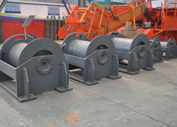Dredger winch